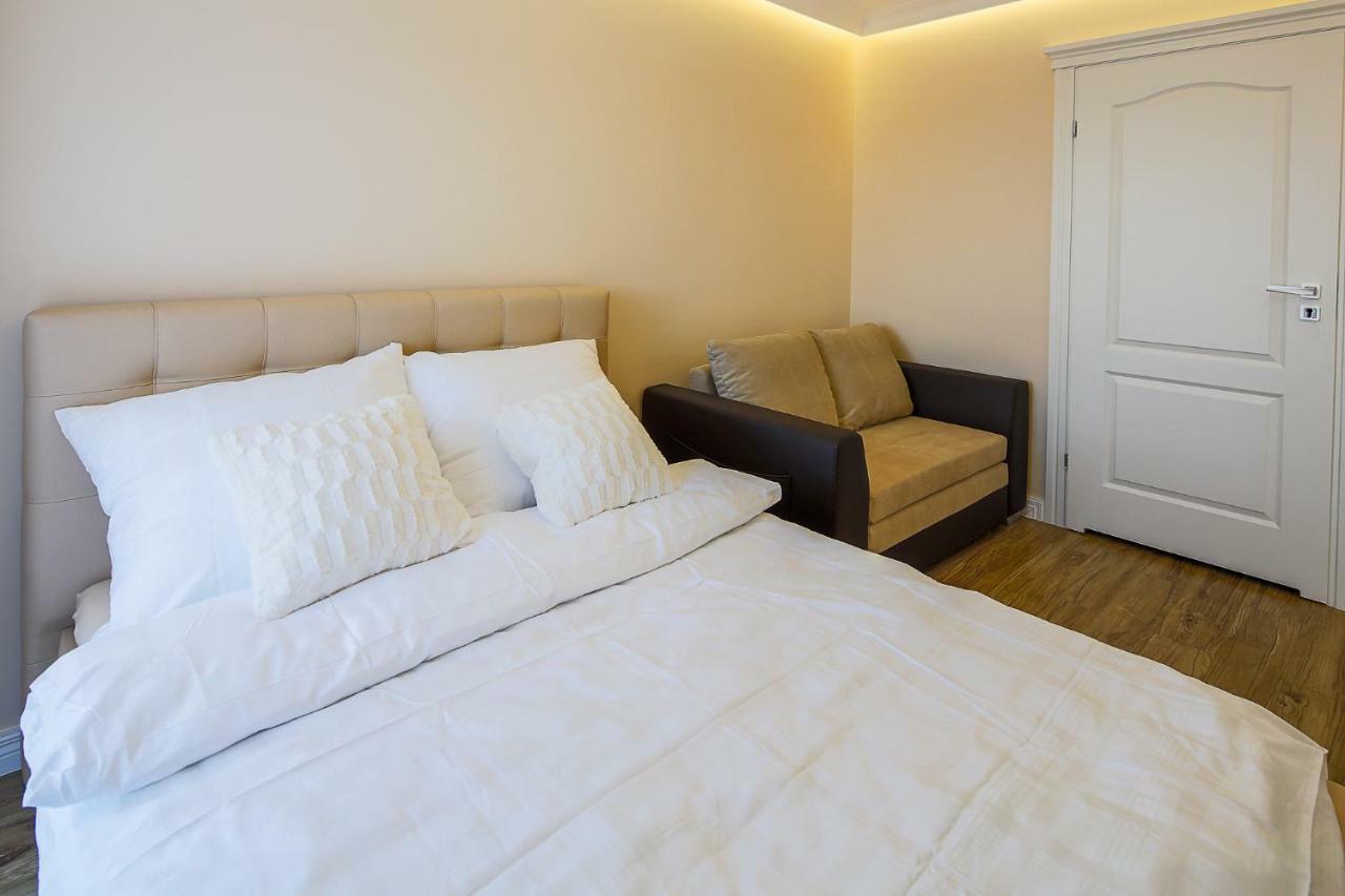 Apartament Paryski เมียนซิดดรอแย ภายนอก รูปภาพ